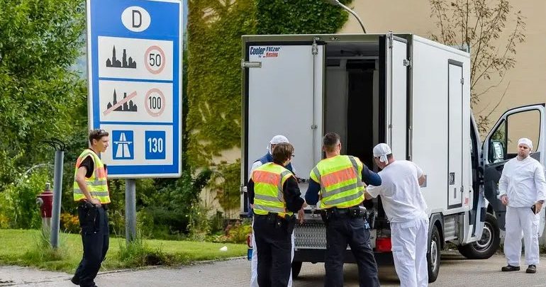 Γαλλία: Είκοσι ένας μετανάστες βρέθηκαν σε φορτηγό-ψυγείο Γαλλία: Είκοσι ένας μετανάστες βρέθηκαν σε φορτηγό-ψυγείο