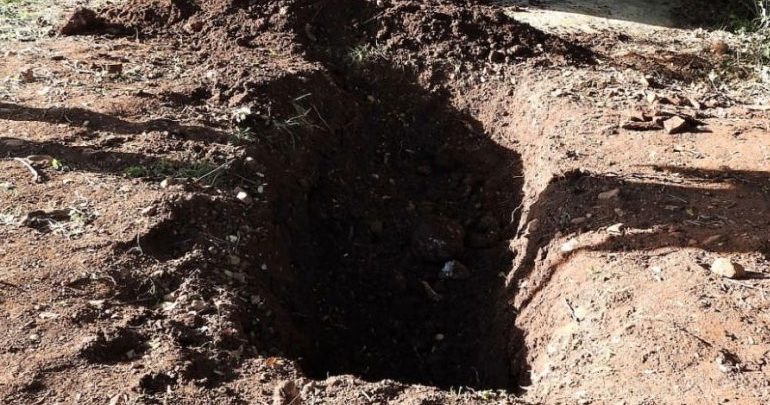 Επίδοξοι χρυσοθήρες έσκαψαν σε ναό για να βρουν λίρες Επίδοξοι χρυσοθήρες έσκαψαν σε ναό για να βρουν λίρες