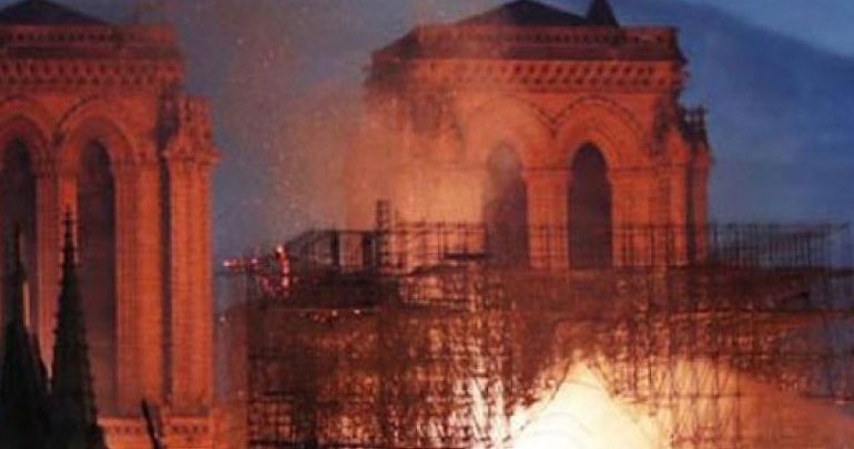 Διεθνή αρχιτεκτονικό διαγωνισμό θα διεξαγάγει το Παρίσι για την ανακατασκευή του βέλους της Nοτρ Νταμ Διεθνή αρχιτεκτονικό διαγωνισμό θα διεξαγάγει το Παρίσι για την ανακατασκευή του βέλους της Nοτρ Νταμ