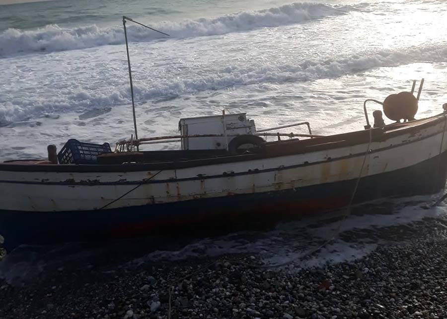 Ώρες αγωνίας στον Αγιόκαμπο: Αγνοείται ερασιτέχνης ψαράς πατέρας τεσσάρων παιδιών - Δείτε φωτογραφίες