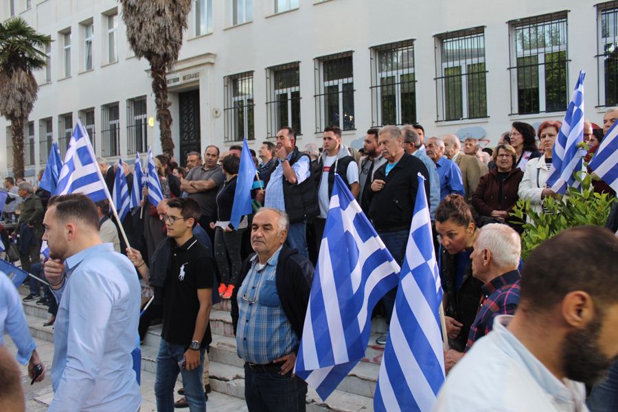 Πλήθος κόσμου στην ομιλία Κυριάκου Μητσοτάκη στην πλατεία Ταχυδρομείου στη Λάρισα  (φωτο)