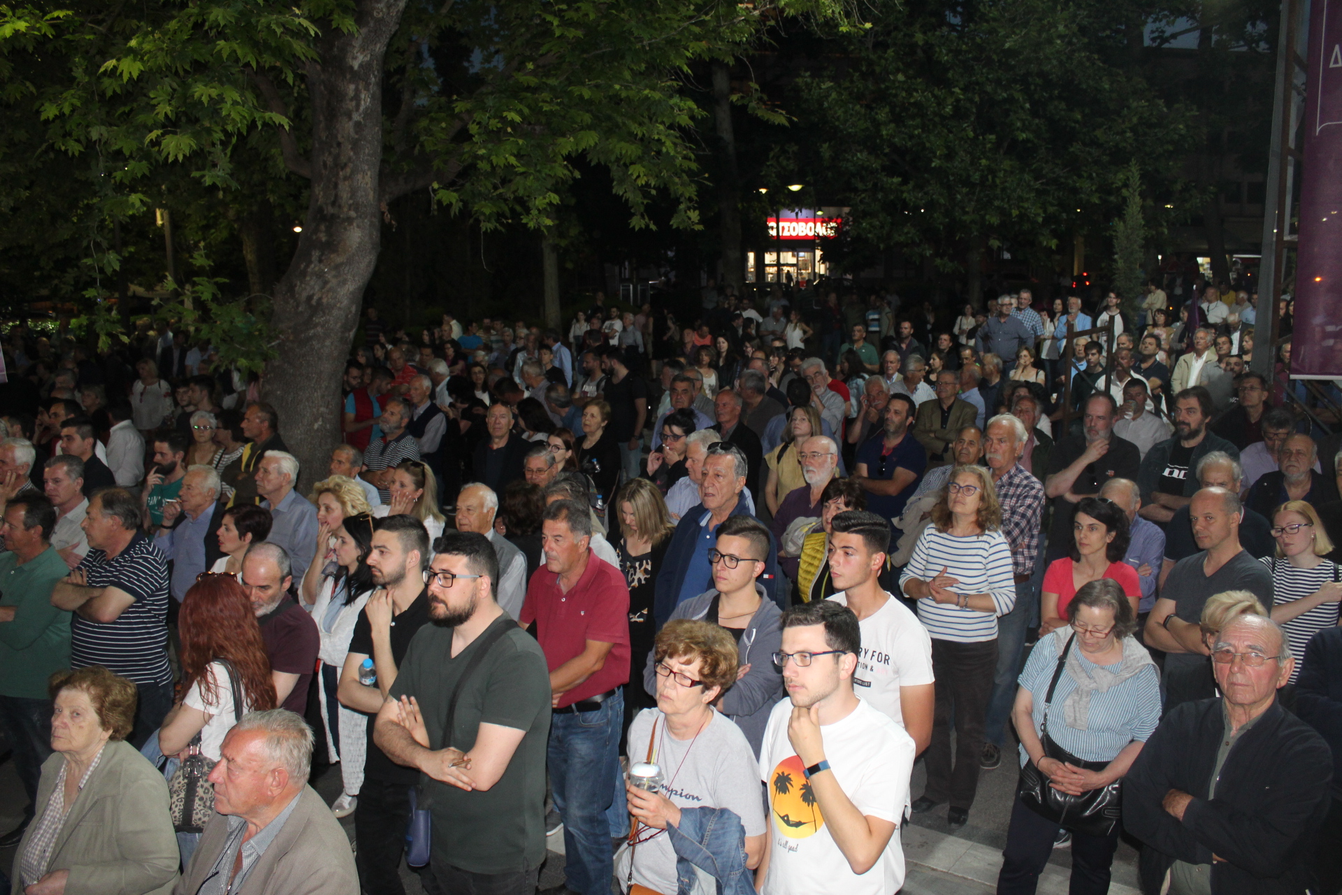 Δείτε φωτορεπορτάζ από την Κεντρική πλατεία της Λάρισας