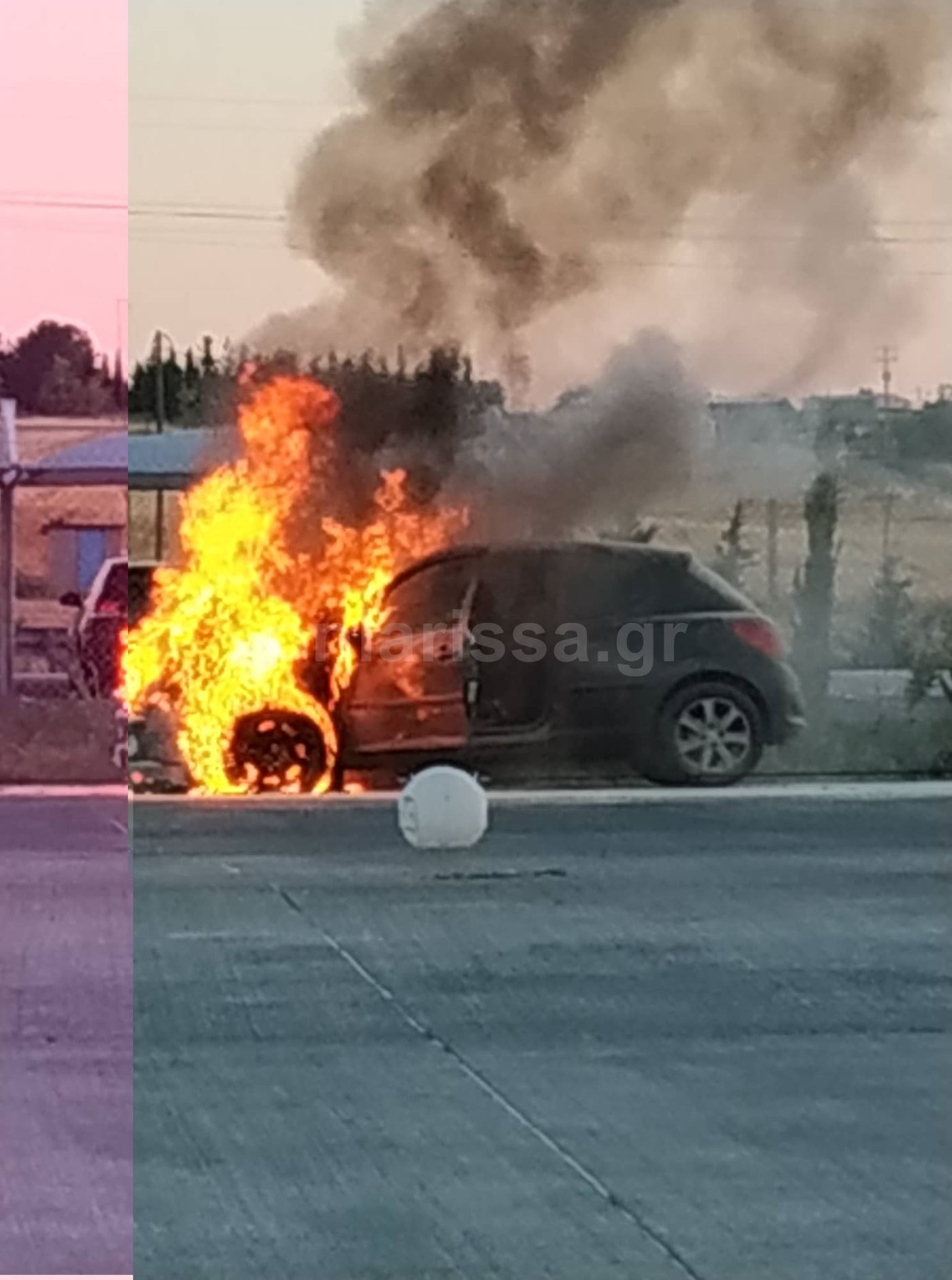 Φωτογραφίες σοκ: Αυτοκίνητο πήρε φωτιά στα διόδια του Μοσχοχωρίου!
