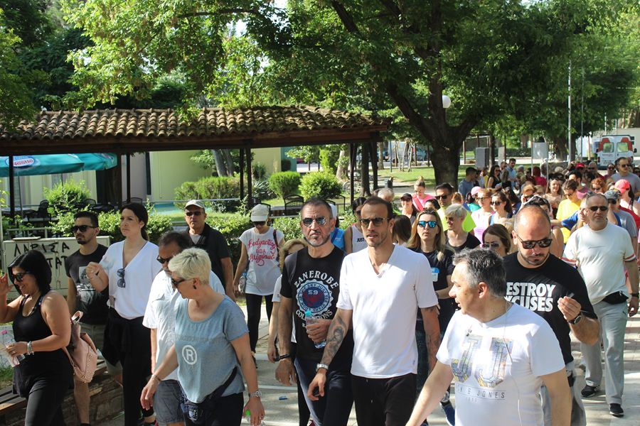 Πλήθος Λαρισαίων «Περπάτησε για τον καρκίνο» στον Πηνειό το πρωί της Κυριακής (φωτο)