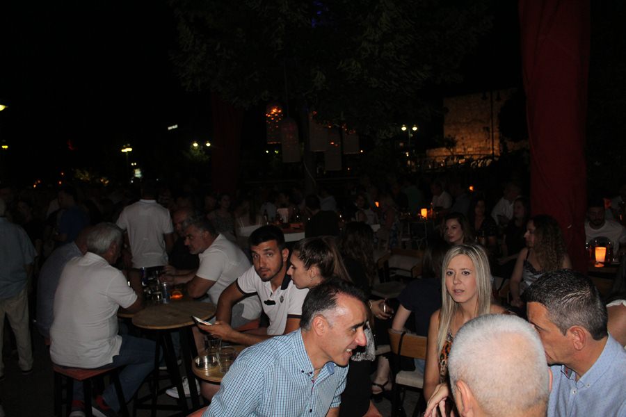 Χαλαρή βραδιά επικοινωνίας με πλήθος κόσμου για τον Γιώργο Κατσιαντώνη - Πλούσιο Φωτορεπορτάζ