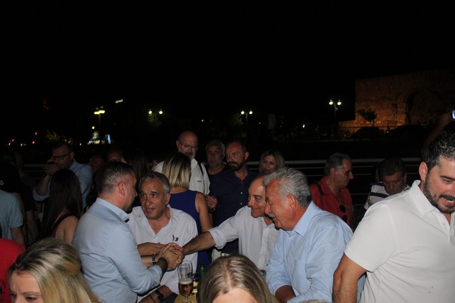 Χαλαρή βραδιά επικοινωνίας με πλήθος κόσμου για τον Γιώργο Κατσιαντώνη - Πλούσιο Φωτορεπορτάζ