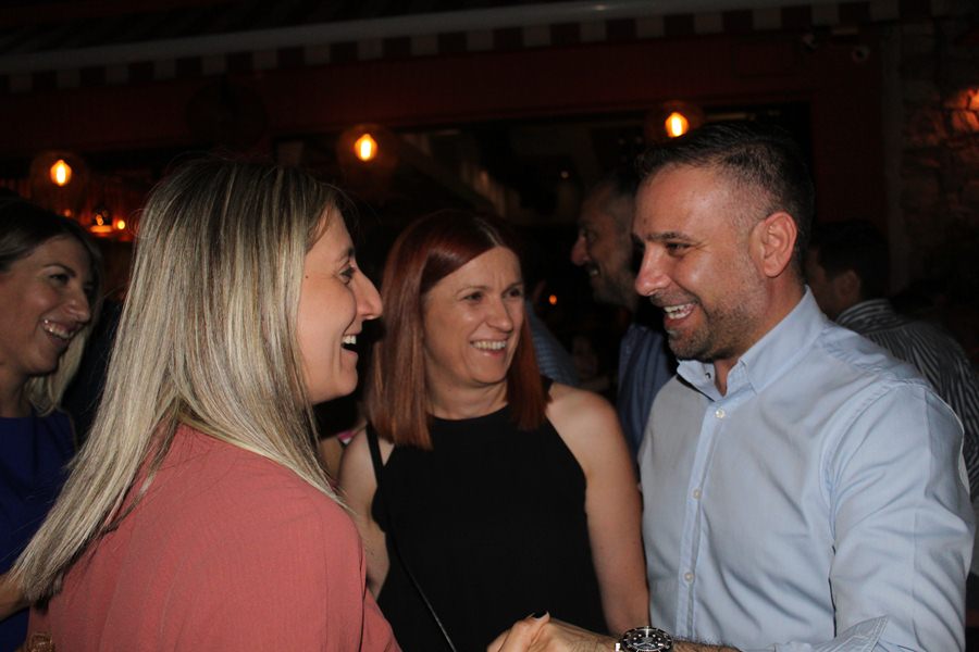 Χαλαρή βραδιά επικοινωνίας με πλήθος κόσμου για τον Γιώργο Κατσιαντώνη - Πλούσιο Φωτορεπορτάζ