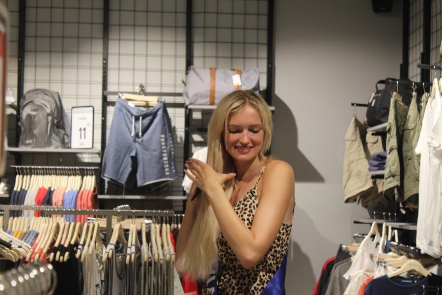 «Πλημμύρισε» καλλονές το Fashion City Outlet (φωτο)