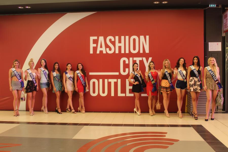 «Πλημμύρισε» καλλονές το Fashion City Outlet (φωτο)