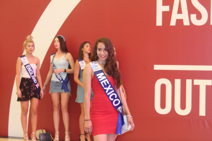 «Πλημμύρισε» καλλονές το Fashion City Outlet (φωτο)