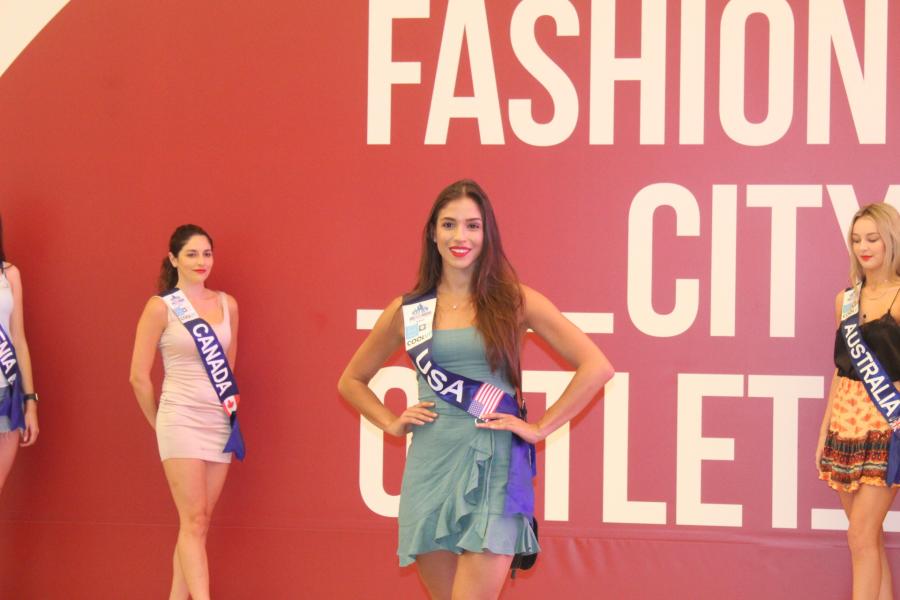 «Πλημμύρισε» καλλονές το Fashion City Outlet (φωτο)