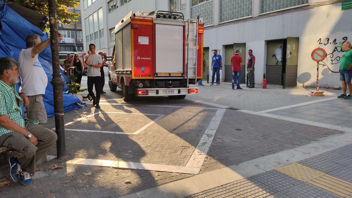 Ισχυρή έκρηξη στα δικαστήρια της Λάρισας - Χωρίς ρεύμα μέρος του κέντρου και συνοικιών της πόλης (φωτό - video)