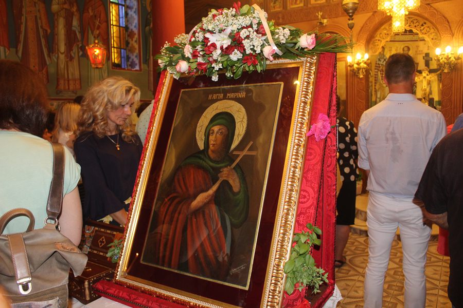Πλήθος Λαρισαίων πιστών στη λιτάνευση των λειψάνων και της εικόνας της Αγίας Μαρίνας (φωτο)