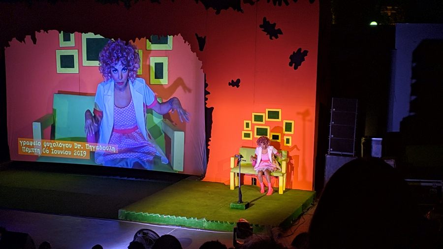 Το αδιαχώρητο για τη «Βερβερίτσα» του Νίκου Μουτσινά στο Κηποθέατρο Αλκαζάρ (φωτο)