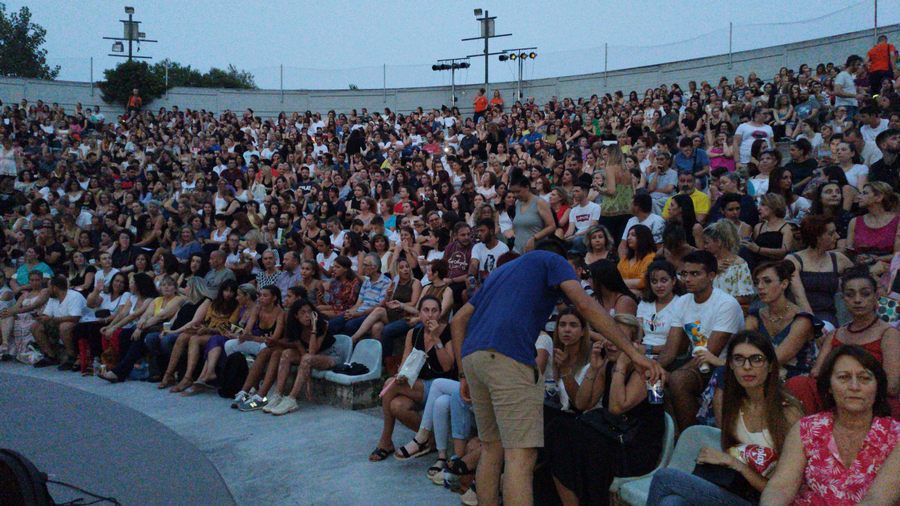 Το αδιαχώρητο για τη «Βερβερίτσα» του Νίκου Μουτσινά στο Κηποθέατρο Αλκαζάρ (φωτο)