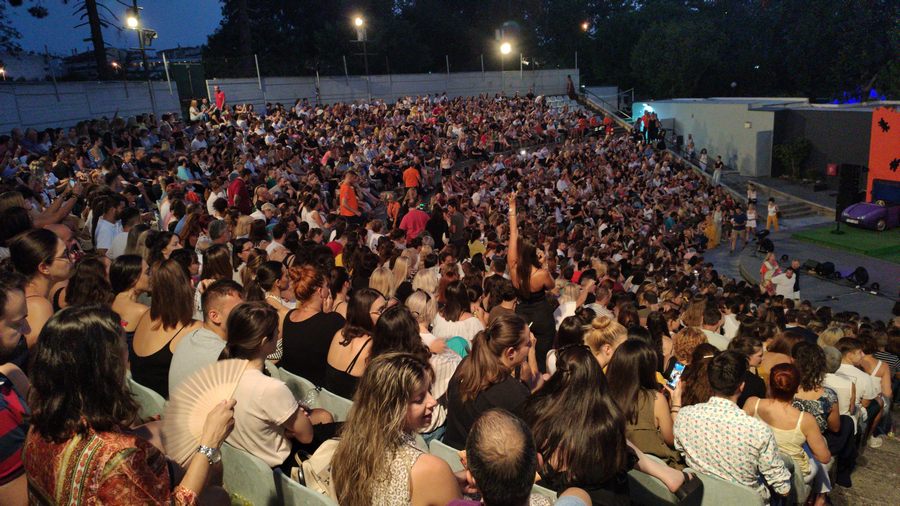 Το αδιαχώρητο για τη «Βερβερίτσα» του Νίκου Μουτσινά στο Κηποθέατρο Αλκαζάρ (φωτο)