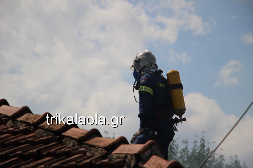 Καίγεται οικία και αχυρώνας στο Βαλτινό Τρικάλων (φωτο - βίντεο)