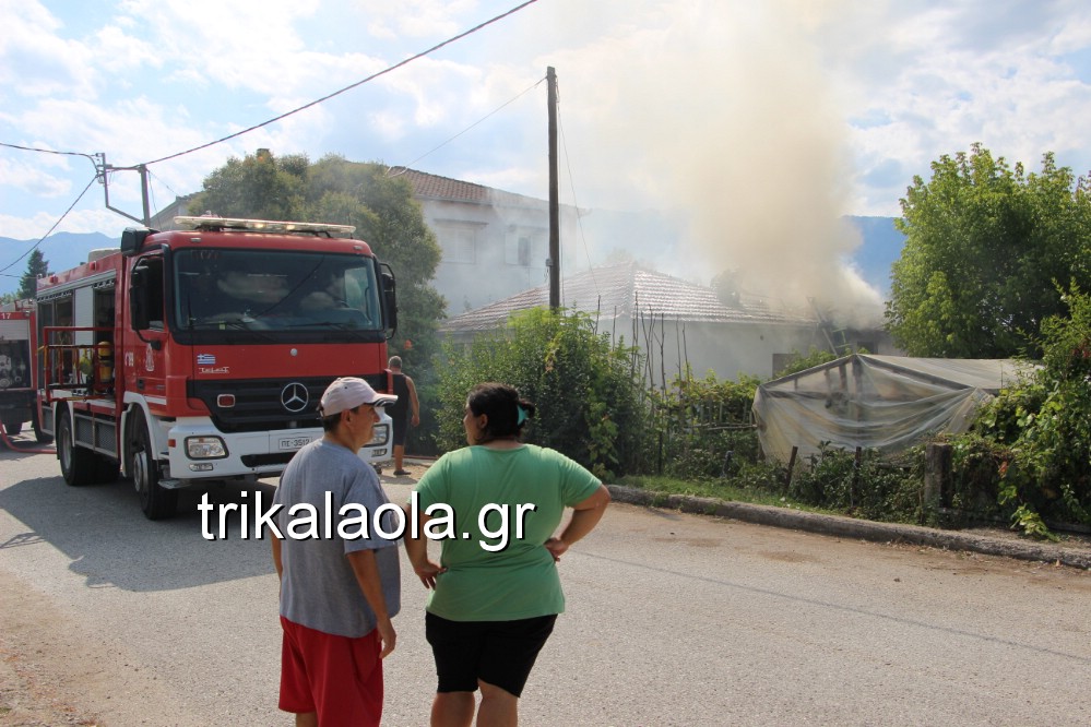 Καίγεται οικία και αχυρώνας στο Βαλτινό Τρικάλων (φωτο - βίντεο)