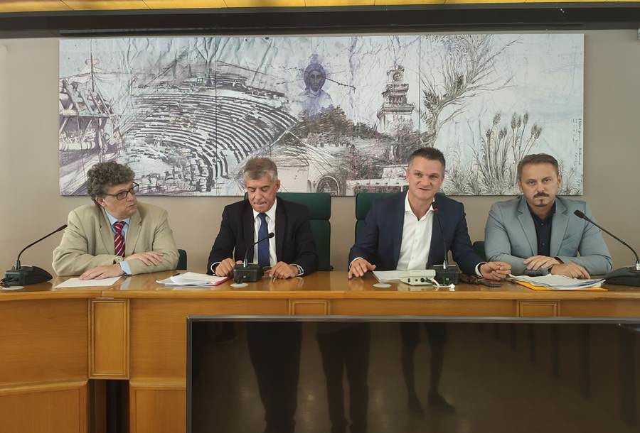 Ο Βασίλης Πινακάς πρόεδρος του νέου Περιφερειακού Συμβουλίου Θεσσαλίας - Δείτε το νέο προεδρείο (φωτο)