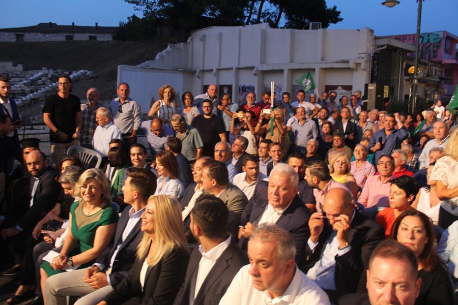 Γεννηματά από Λάρισα: Το ΠΑΣΟΚ δεν διαλύεται, δεν μπαίνει ταφόπλακα - Δεν είμαστε μπαταχτσήδες (φωτό - video)