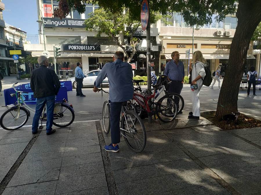 Μια Λάρισα αλλιώς σήμερα! Αυτοκίνητα …αγνοούνται και στη θέση τους τραπέζια πινγκ πονγκ (φωτο – βίντεο)