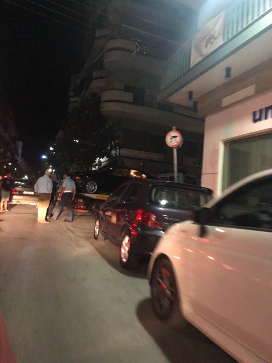 Καραμπόλα τα μεσάνυχτα στο κέντρο της Λάρισας – «Ουρά» τα αυτοκίνητα (φωτο)