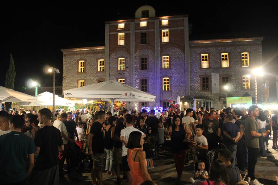 «Βούλιαξε» ο Μύλος σήμερα Κυριακή στην τελευταία μέρα του Larissa Street Food Festival (φωτο)