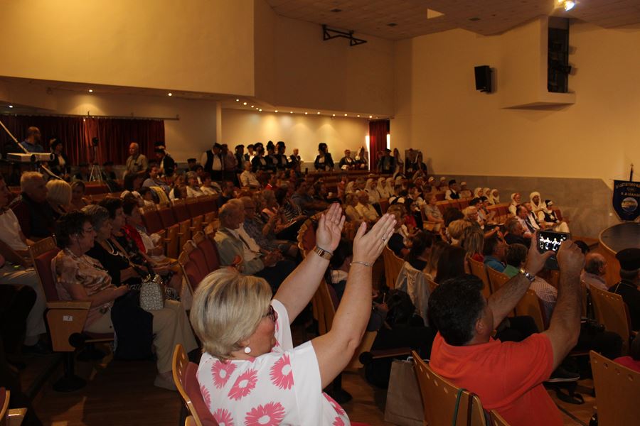 Ξεσήκωσε τους Λαρισαίους το 16ο Φεστιβάλ Παραδοσιακών Χορών της ΠΕΕ - ΟΤΕ στη Δημοτική Πινακοθήκη (φωτο - βίντεο)