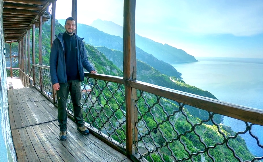 Αυτός είναι ο νεαρός Τρικαλινός αστυνομικός που σκοτώθηκε πέφτοντας σε χαράδρα στο Πάπιγκο (φωτό)