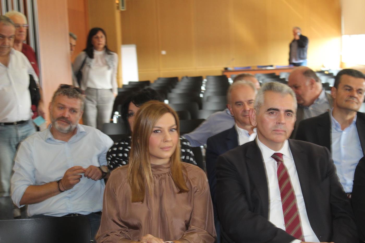 Έρχονται νέοι πρόσφυγες στη Λάρισα και θα μείνουν σε ξενοδοχεία – Τι ειπώθηκε στη σύσκεψη με Χρυσοχοΐδη (φωτό - βίντεο)