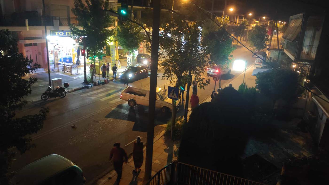 Τρελή πορεία αγροτικού σκόρπισε τον τρόμο στην οδό Βόλου - Δείτε φωτογραφίες