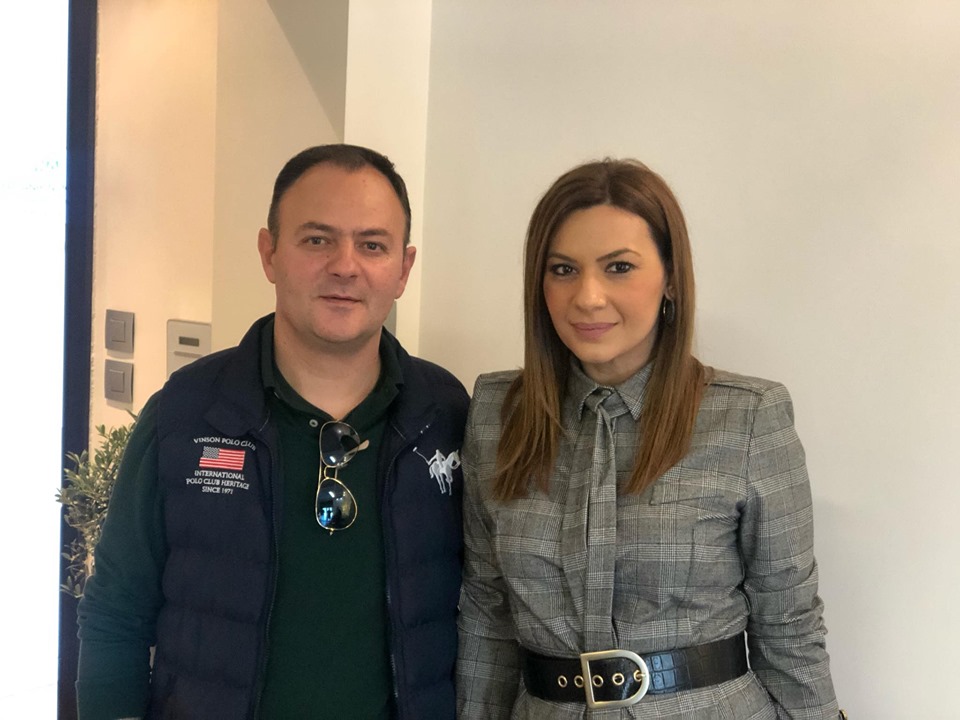 Πλήθος ευχών για την ονομαστική της εορτή δέχθηκε στο γραφείο της η Στέλλα Μπίζιου - Δείτε φωτογραφίες