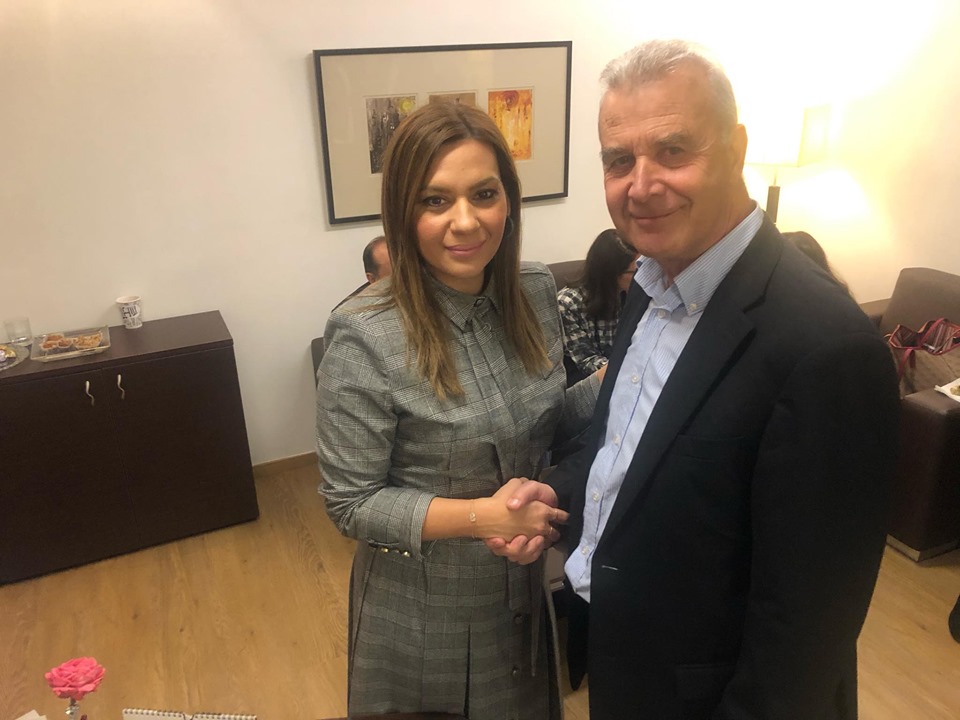 Πλήθος ευχών για την ονομαστική της εορτή δέχθηκε στο γραφείο της η Στέλλα Μπίζιου - Δείτε φωτογραφίες