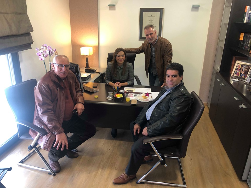 Πλήθος ευχών για την ονομαστική της εορτή δέχθηκε στο γραφείο της η Στέλλα Μπίζιου - Δείτε φωτογραφίες