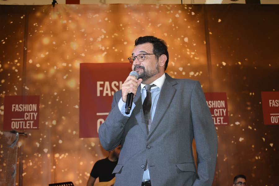 Το αδιαχώρητο στην συναυλία του Μιχάλη Χατζηγιάννη για το άναμμα του Χριστουγεννιάτικου Δέντρου και τα γενέθλια του Fashion City στη Λάρισα (φωτο – βίντεο)