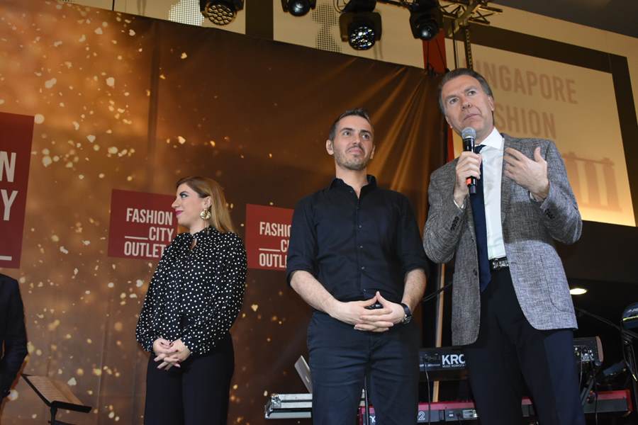 Το αδιαχώρητο στην συναυλία του Μιχάλη Χατζηγιάννη για το άναμμα του Χριστουγεννιάτικου Δέντρου και τα γενέθλια του Fashion City στη Λάρισα (φωτο – βίντεο)