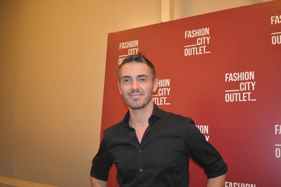 Το αδιαχώρητο στην συναυλία του Μιχάλη Χατζηγιάννη για το άναμμα του Χριστουγεννιάτικου Δέντρου και τα γενέθλια του Fashion City στη Λάρισα (φωτο – βίντεο)