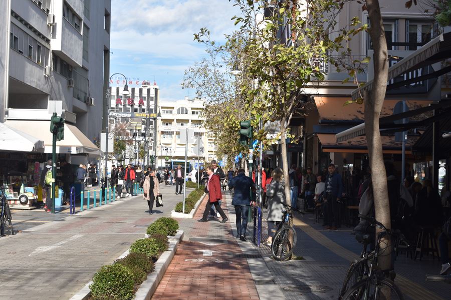 Ποια κρίση; Ο... κακός χαμός στο κέντρο της Λάρισας για την Black Friday - Δείτε φωτορεπορτάζ