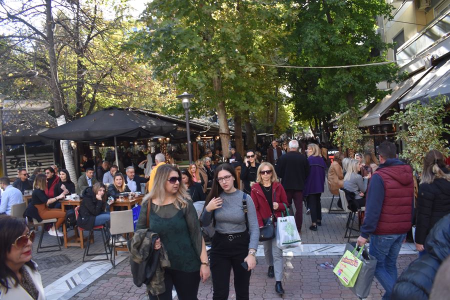 Ποια κρίση; Ο... κακός χαμός στο κέντρο της Λάρισας για την Black Friday - Δείτε φωτορεπορτάζ