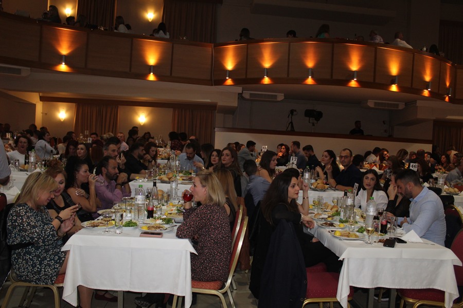 Παραδοσιακό γλέντι μέχρι... τελικής πτώσης με τις καλύτερες ορχήστρες της Ελλάδας διοργάνωσε το ΚΕΛΕ στη Λάρισα (φωτο - βίντεο)