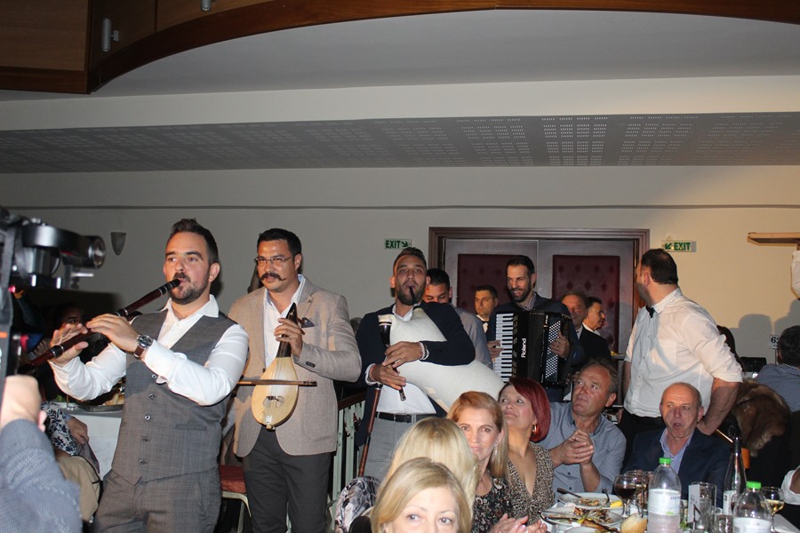 Παραδοσιακό γλέντι μέχρι... τελικής πτώσης με τις καλύτερες ορχήστρες της Ελλάδας διοργάνωσε το ΚΕΛΕ στη Λάρισα (φωτο - βίντεο)