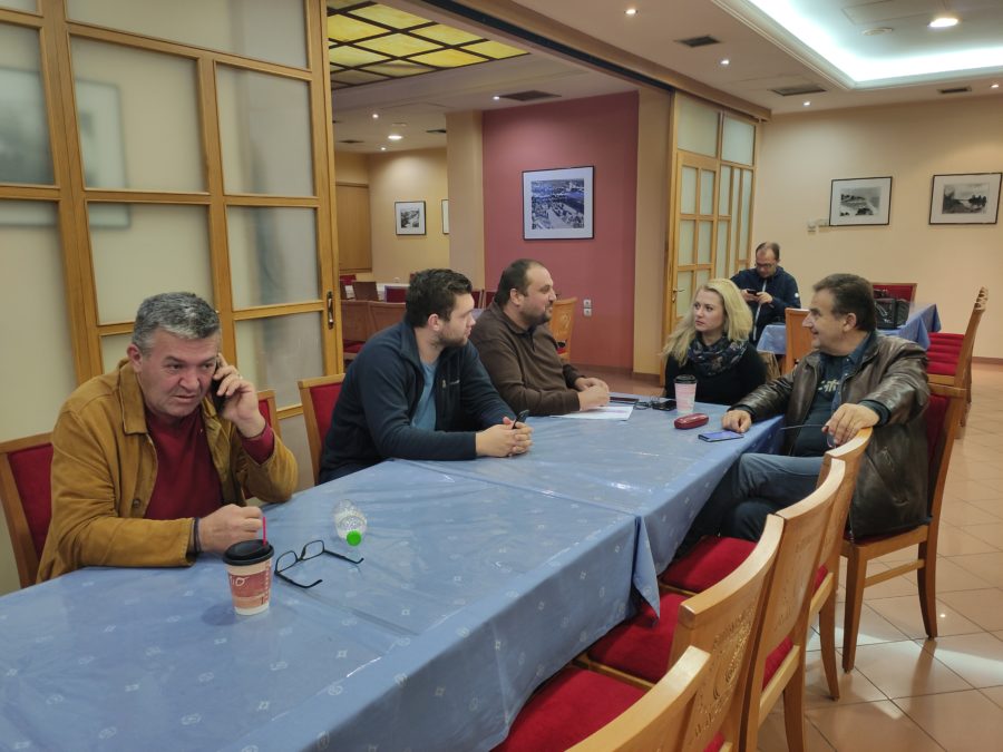 Αντιδρά στην έλευση προσφύγων η Ομοσπονδία Τουριστικών Καταλυμάτων Λάρισας - Έκτακτη σύσκεψη στο Επιμελητήριο (φωτο)