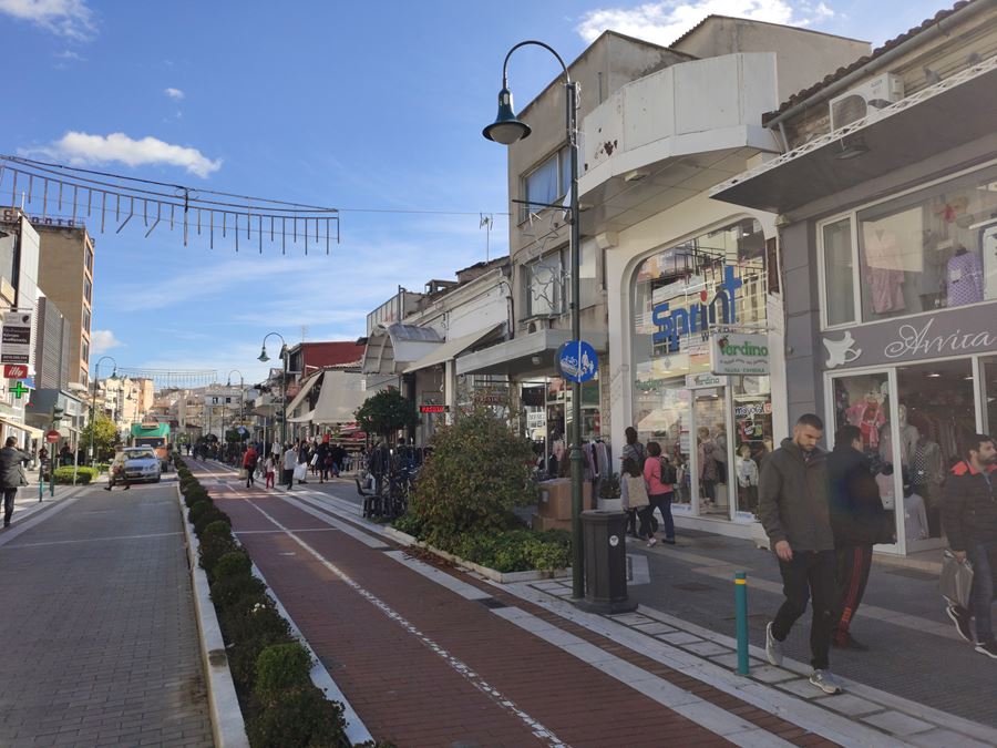 Ποια κρίση; Ο... κακός χαμός στο κέντρο της Λάρισας για την Black Friday - Δείτε φωτορεπορτάζ