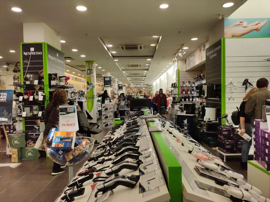 Ποια κρίση; Ο... κακός χαμός στο κέντρο της Λάρισας για την Black Friday - Δείτε φωτορεπορτάζ