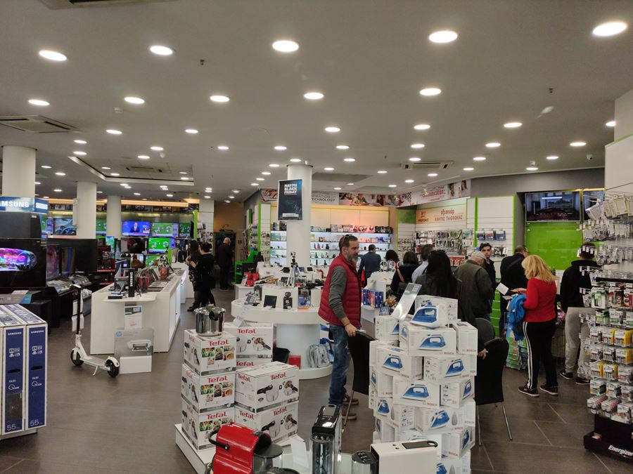 Ποια κρίση; Ο... κακός χαμός στο κέντρο της Λάρισας για την Black Friday - Δείτε φωτορεπορτάζ