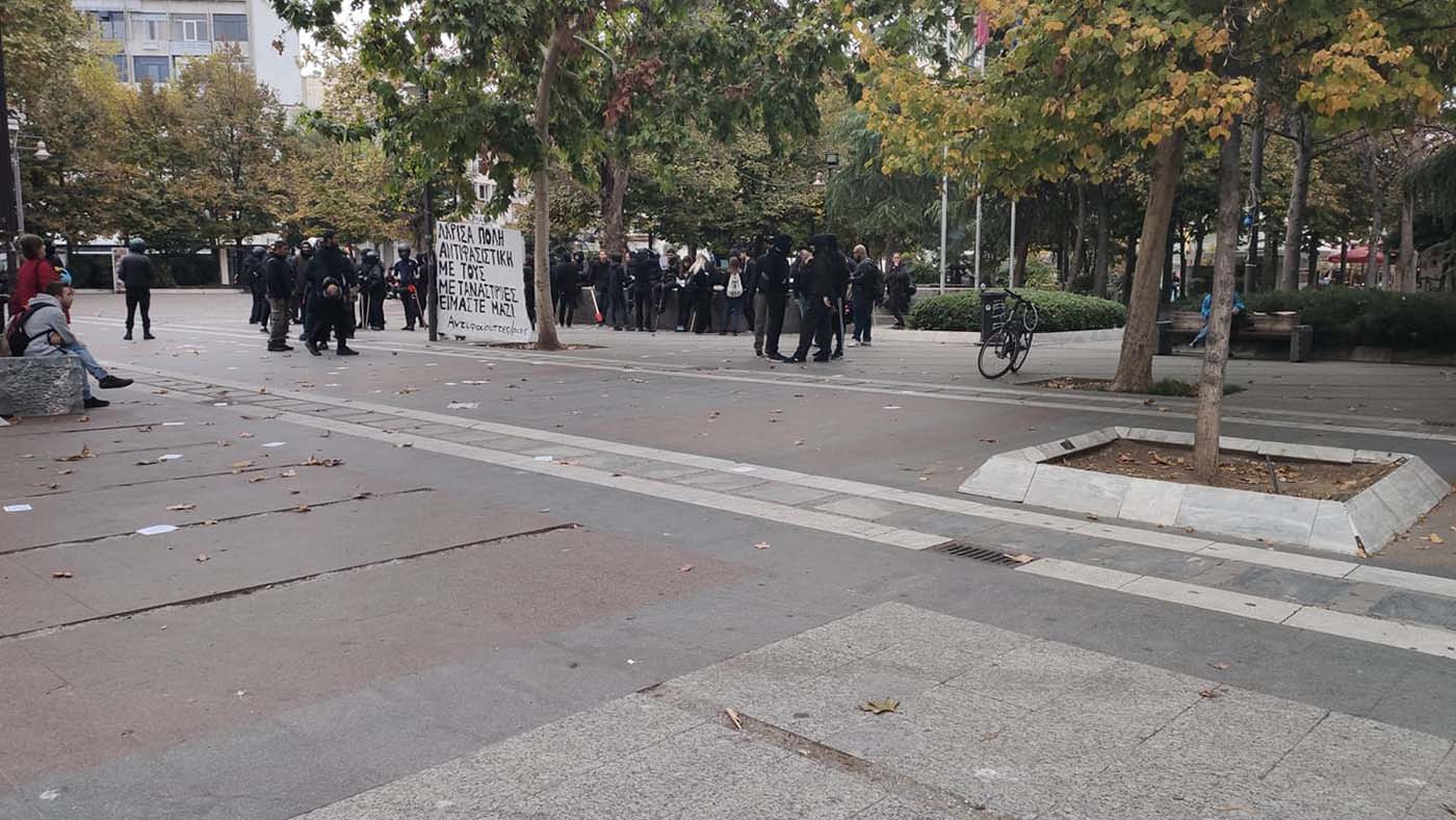 "Μυρίζει μπαρούτι" το κέντρο της Λάρισας - Ταυτόχρονες συγκεντρώσεις από αναρχικούς και διαμαρτυρόμενους για τους πρόσφυγες!