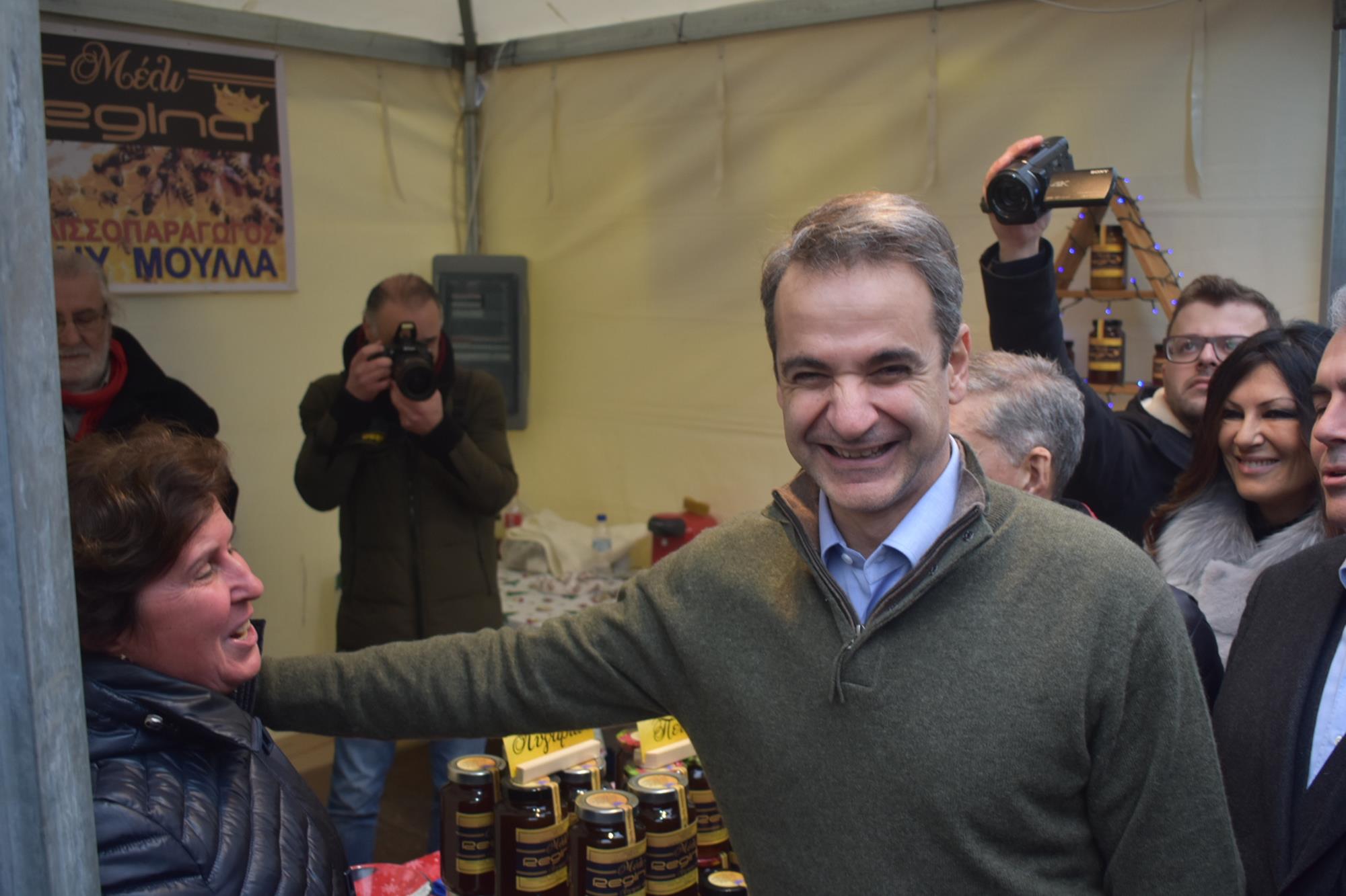 Βόλτα στο κέντρο της Λάρισας για τον πρωθυπουργό Κυριάκο Μητσοτάκη - Που πήγε (φωτορεπορτάζ)