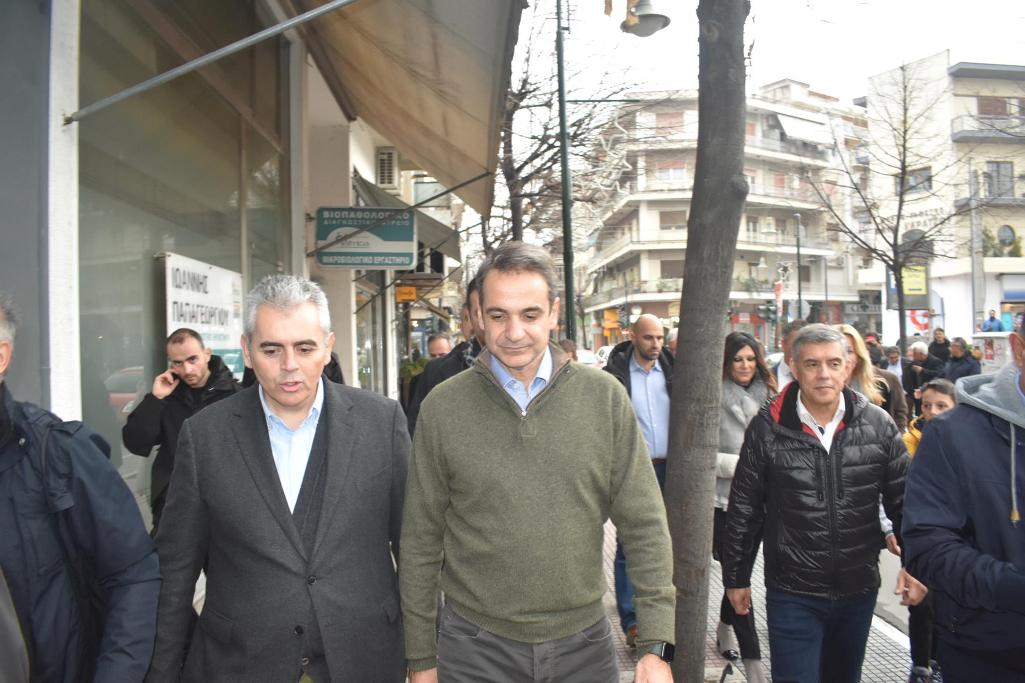 Βόλτα στο κέντρο της Λάρισας για τον πρωθυπουργό Κυριάκο Μητσοτάκη - Που πήγε (φωτορεπορτάζ)
