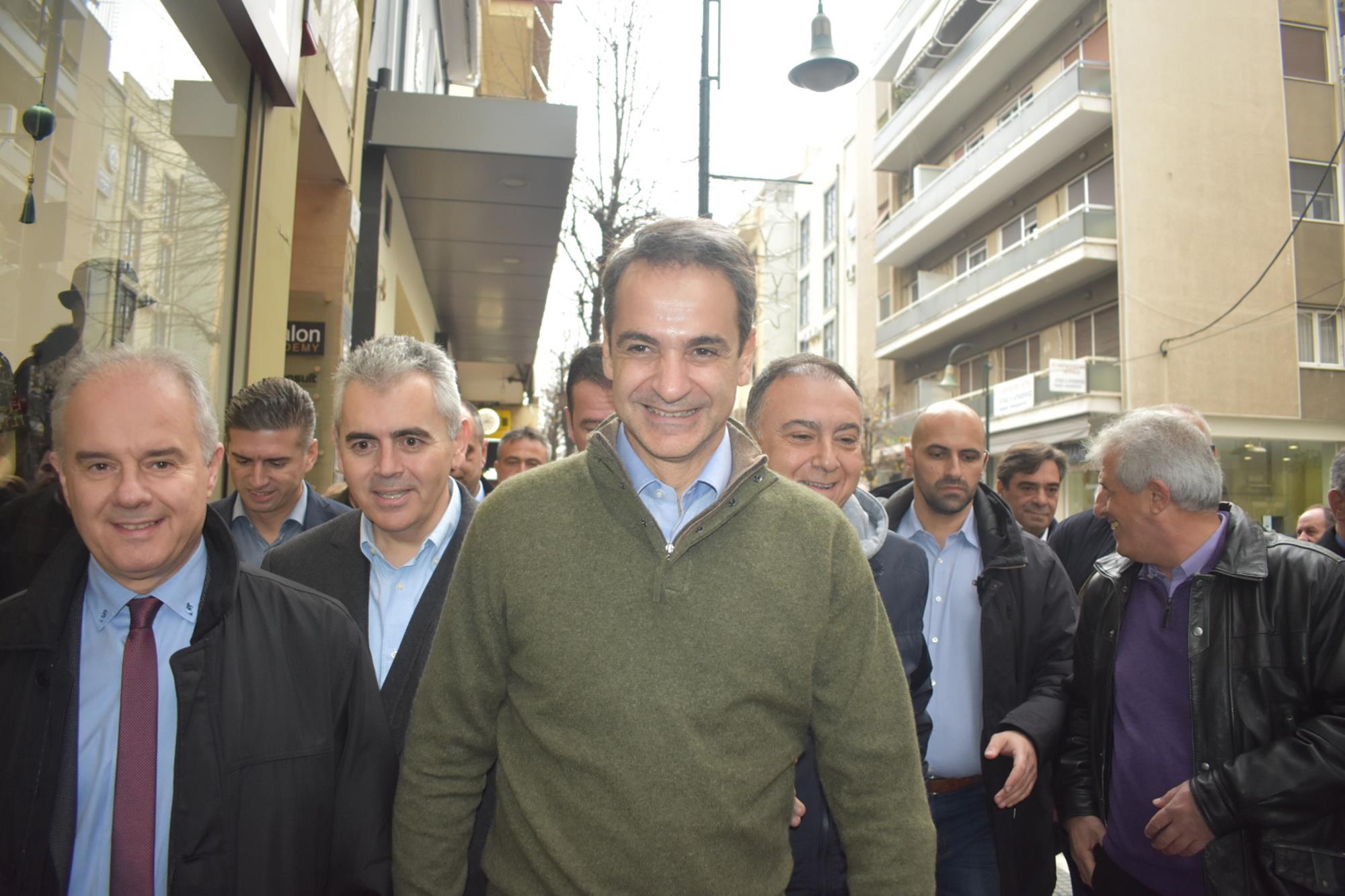 Βόλτα στο κέντρο της Λάρισας για τον πρωθυπουργό Κυριάκο Μητσοτάκη - Που πήγε (φωτορεπορτάζ)