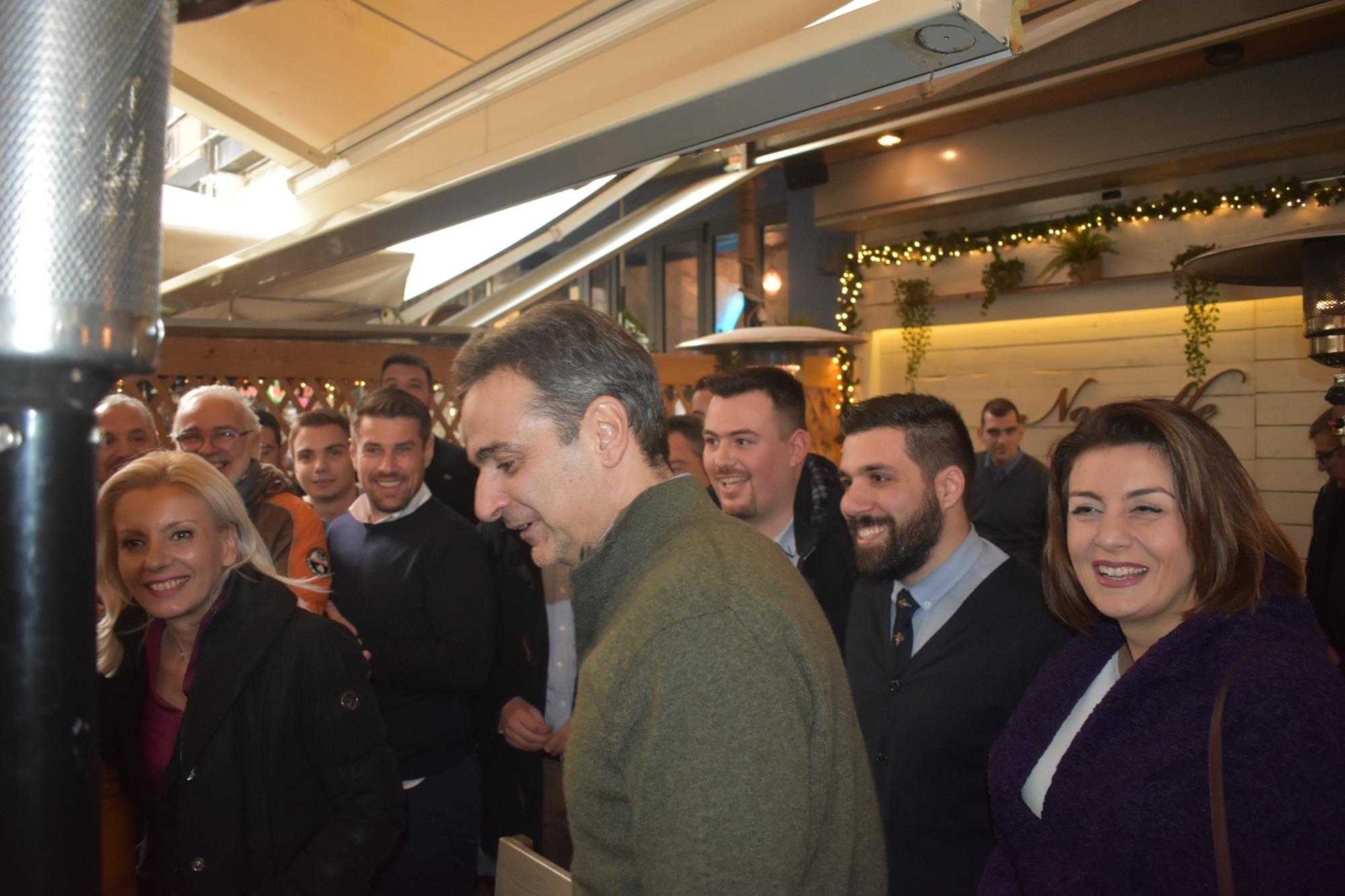Βόλτα στο κέντρο της Λάρισας για τον πρωθυπουργό Κυριάκο Μητσοτάκη - Που πήγε (φωτορεπορτάζ)